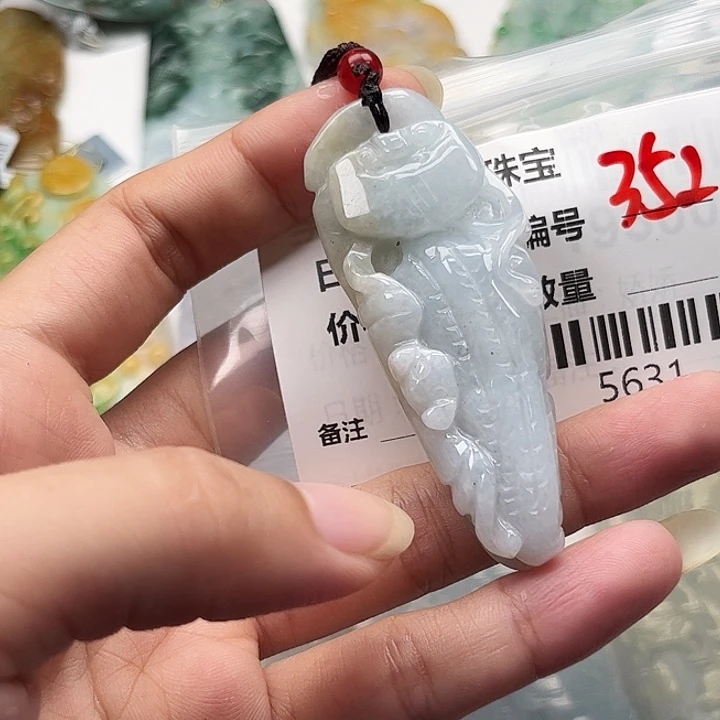 翡翠未镶嵌颈饰挂件