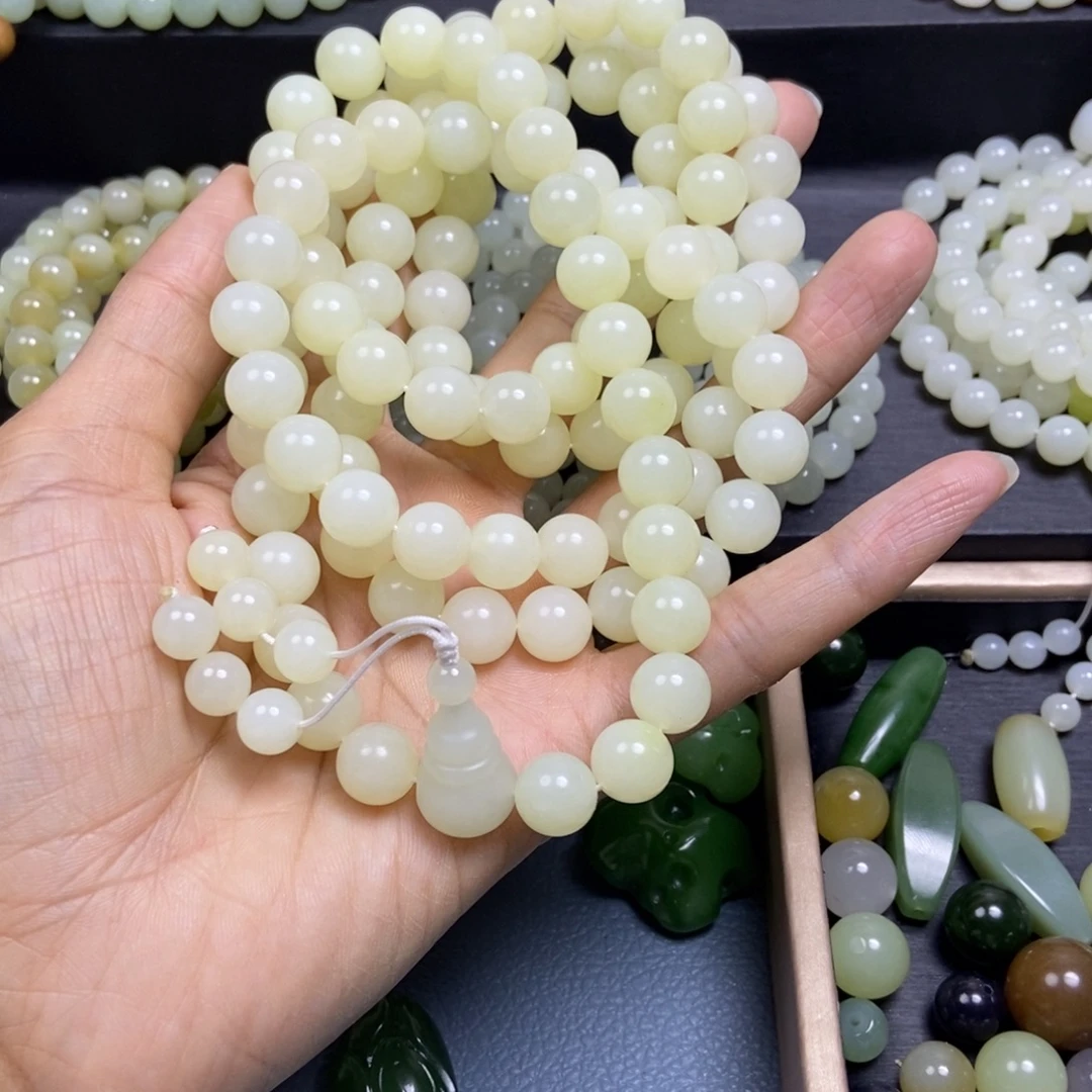 桂***哥和田玉未镶嵌颈饰