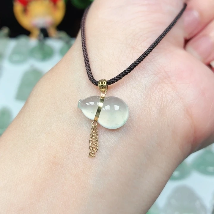 翡翠18K金镶嵌颈饰缅甸天然A货翡翠