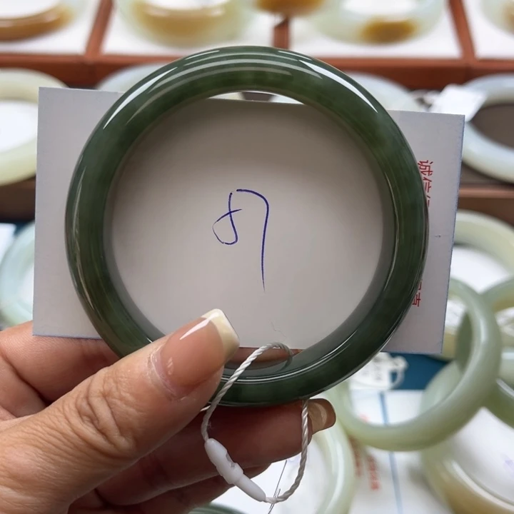 和田玉手镯未镶嵌好****馆