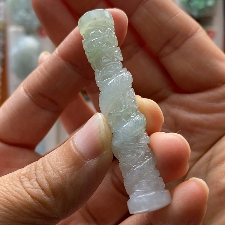 翡翠未镶嵌颈饰龙柱