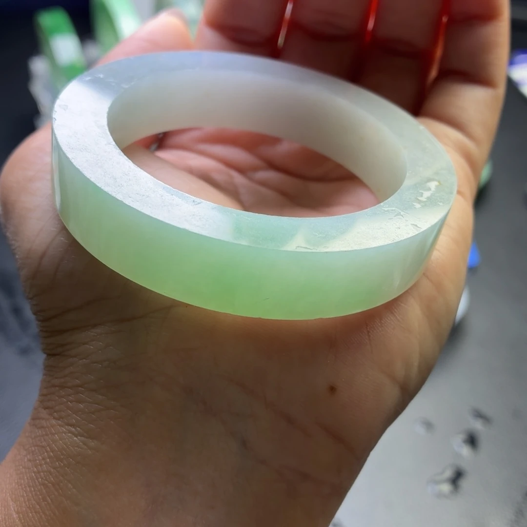 定制翡翠未镶嵌甜绿