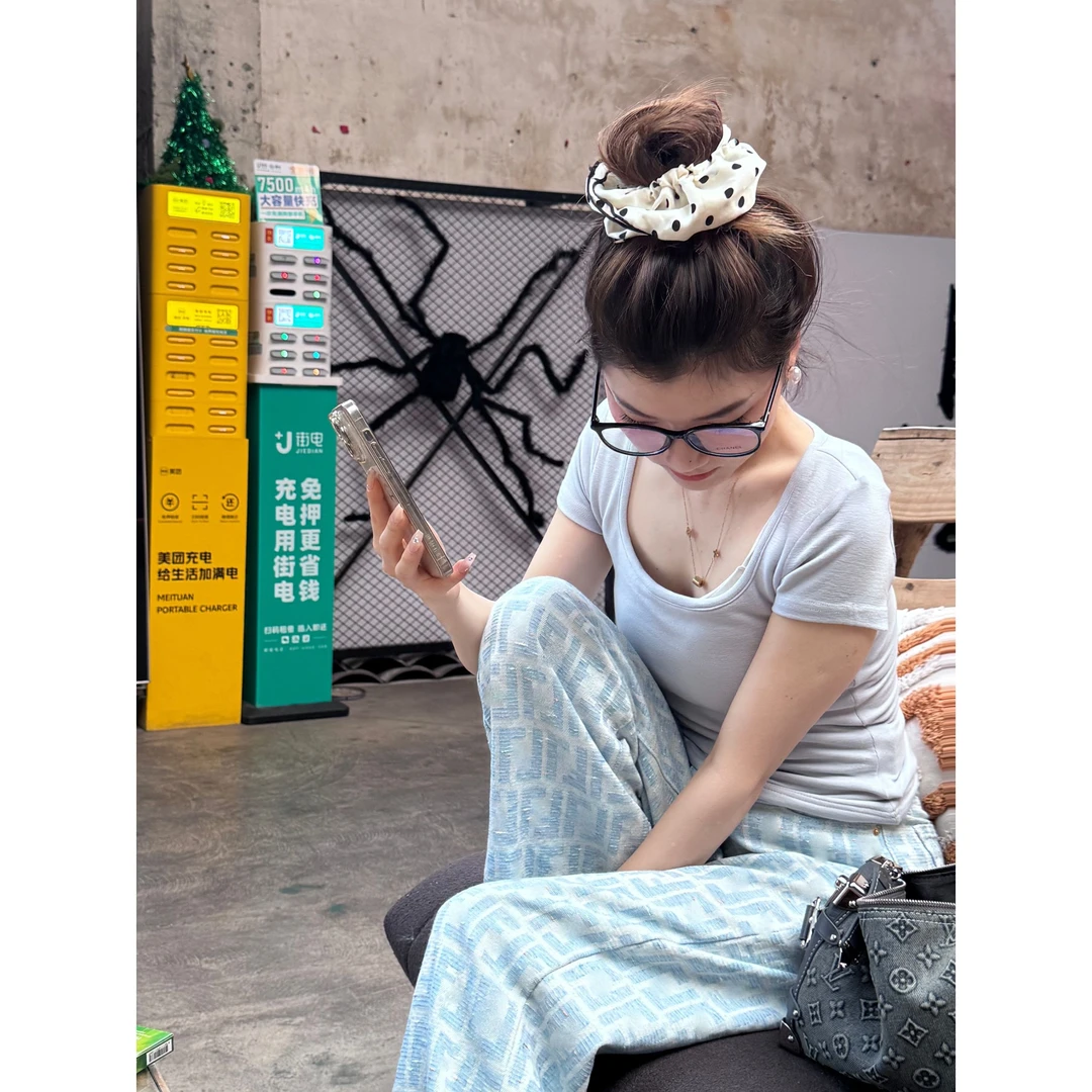 2025春夏新款蓝色女士牛仔裤长裤（D12FD54CK01）