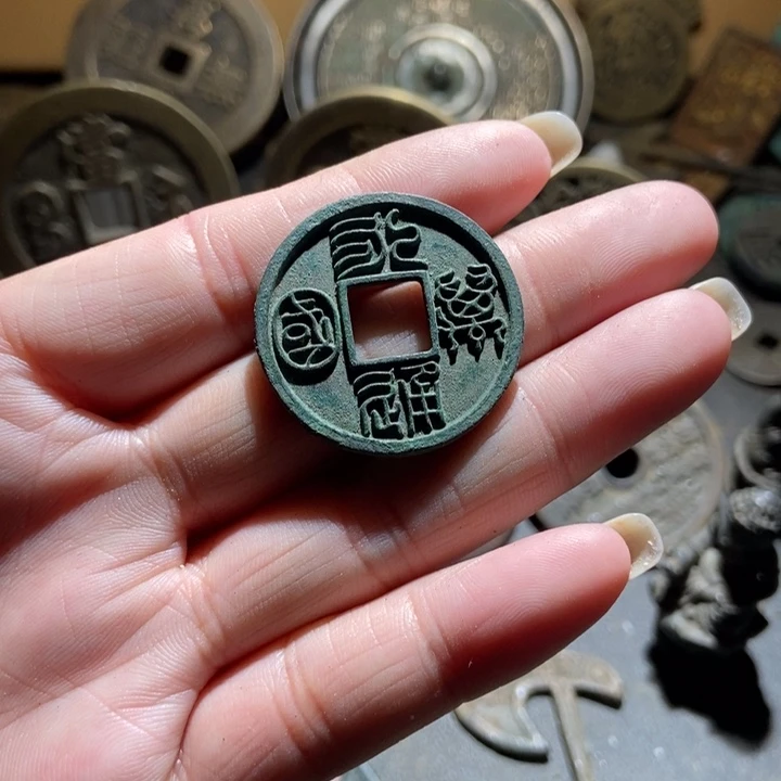 椒***乐铜现代工艺品仿制品