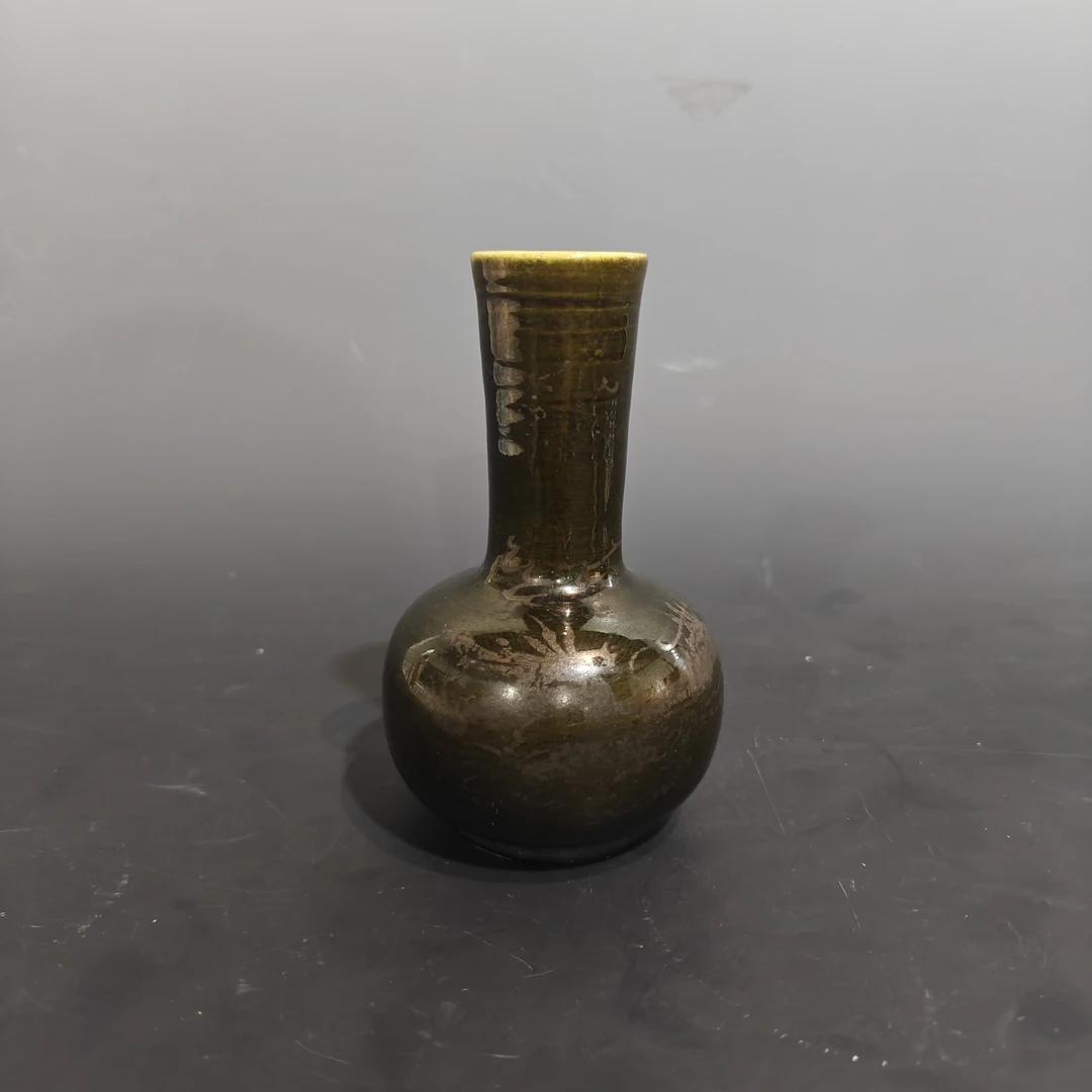 A清 茶叶末釉龙纹天球瓶（口径约3.7 高度13.5）