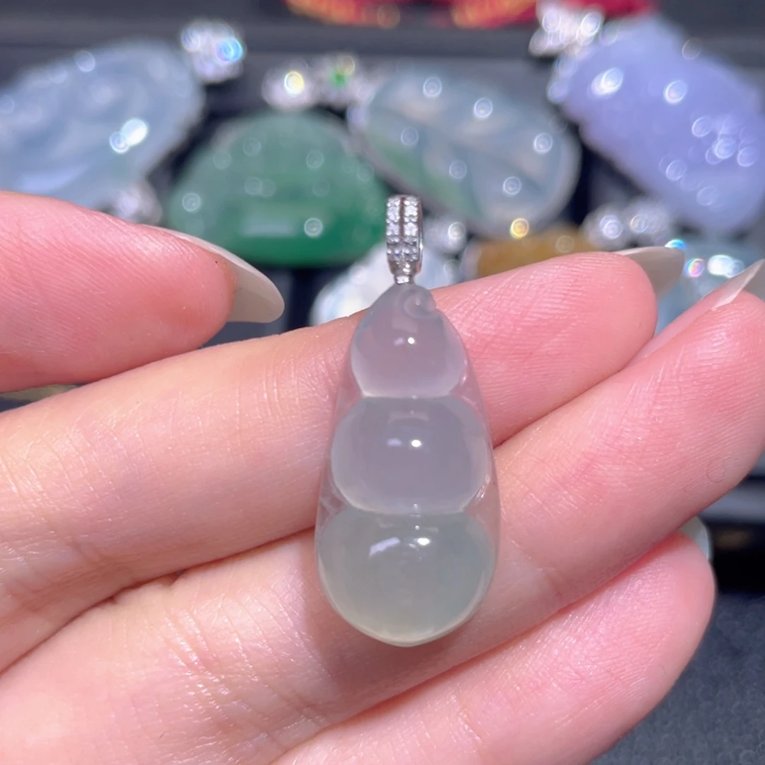 颈饰18K金镶嵌翡翠翡翠