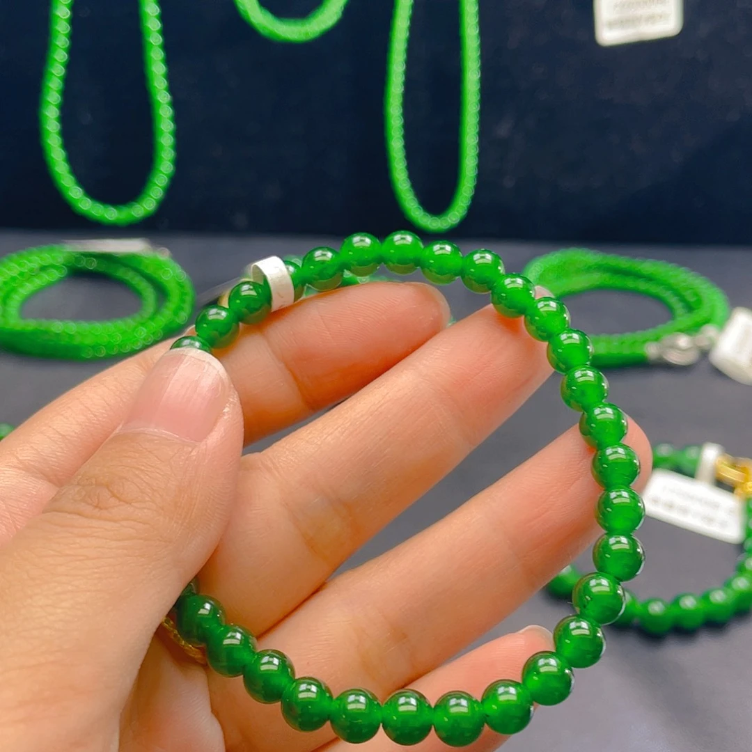 翡翠未镶嵌颈饰