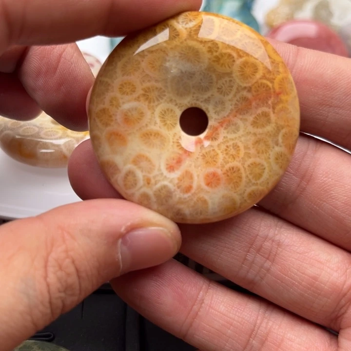 玛瑙/玉髓未镶嵌珊瑚玉平安扣硅化玉