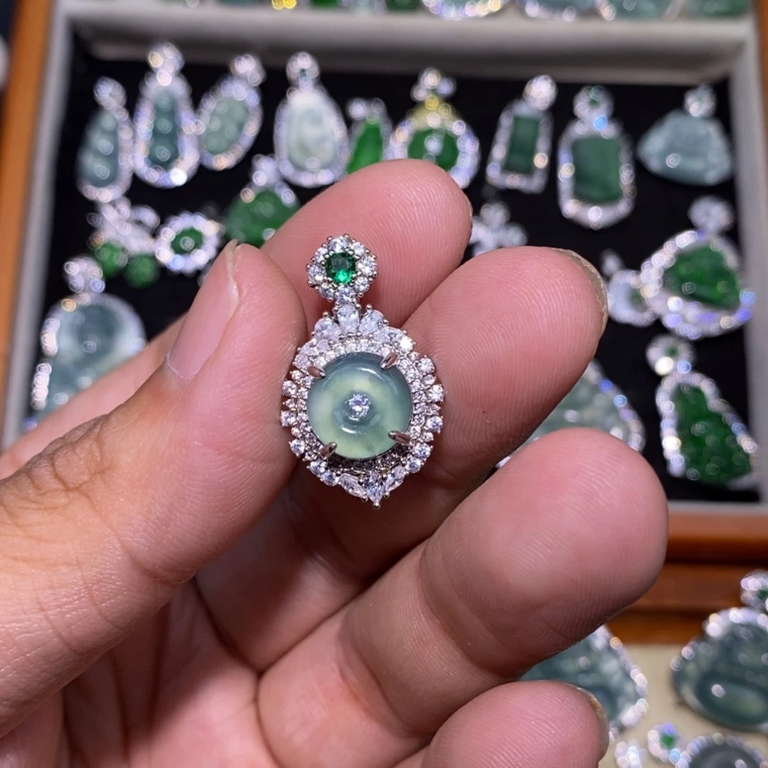 颈饰未镶嵌翡翠天然