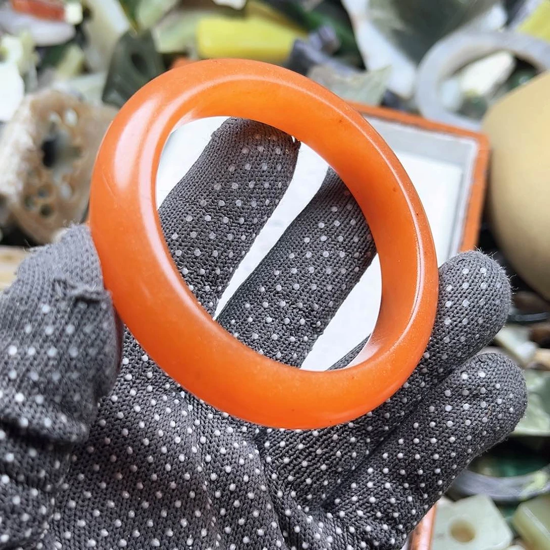 颈饰未镶嵌石英岩玉