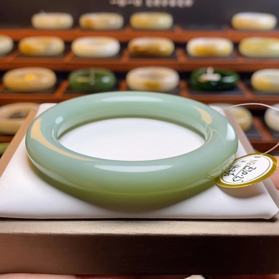 精品俄罗斯碧玉夹层细料无结构