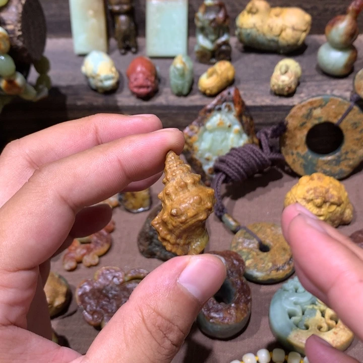 未镶嵌岫岩河磨玉(透闪石质玉)把件