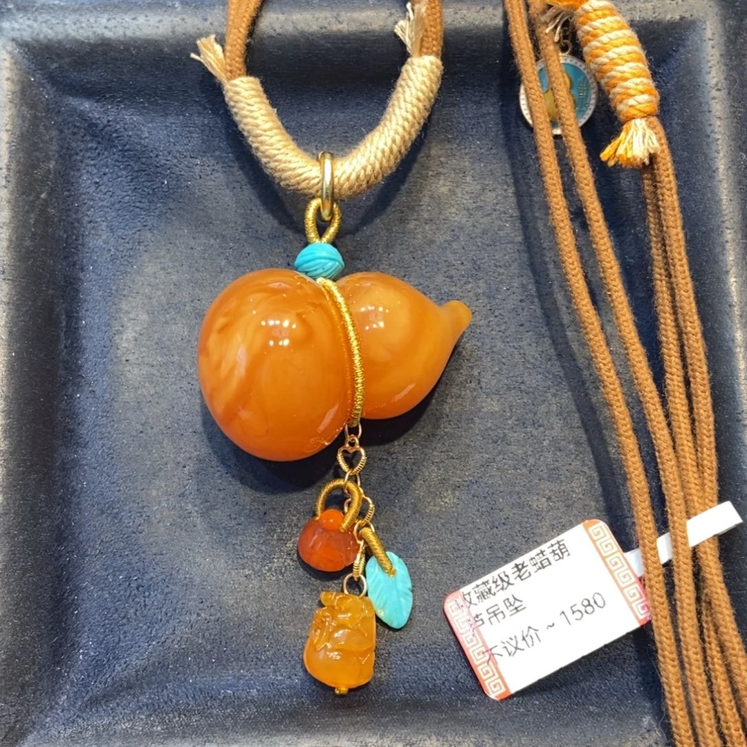 琥珀未镶嵌颈饰蜜蜡