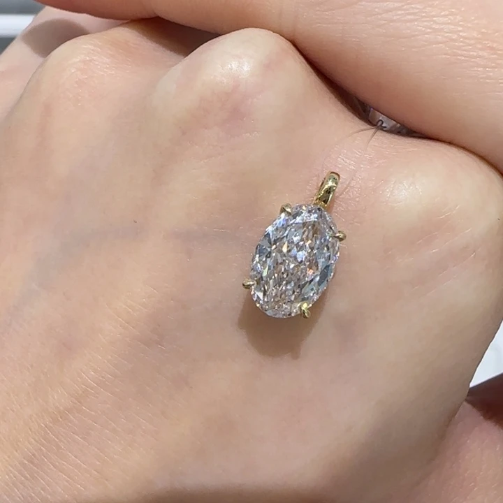 18K金镶嵌实验室培育钻石2卡椭圆吊坠