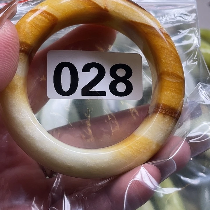 繁***宝蛇纹石玉未镶嵌手镯