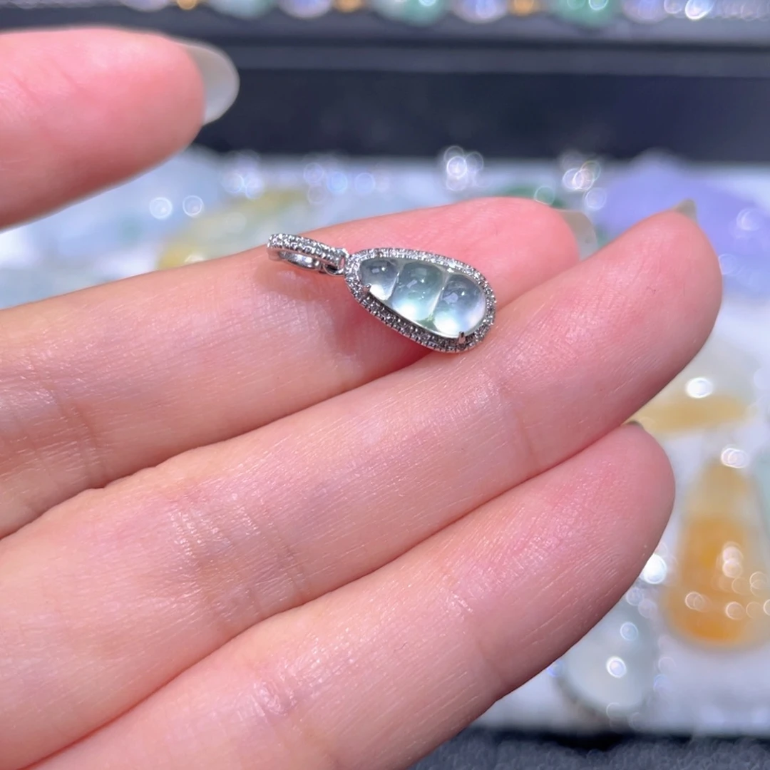 颈饰18K金镶嵌翡翠翡翠
