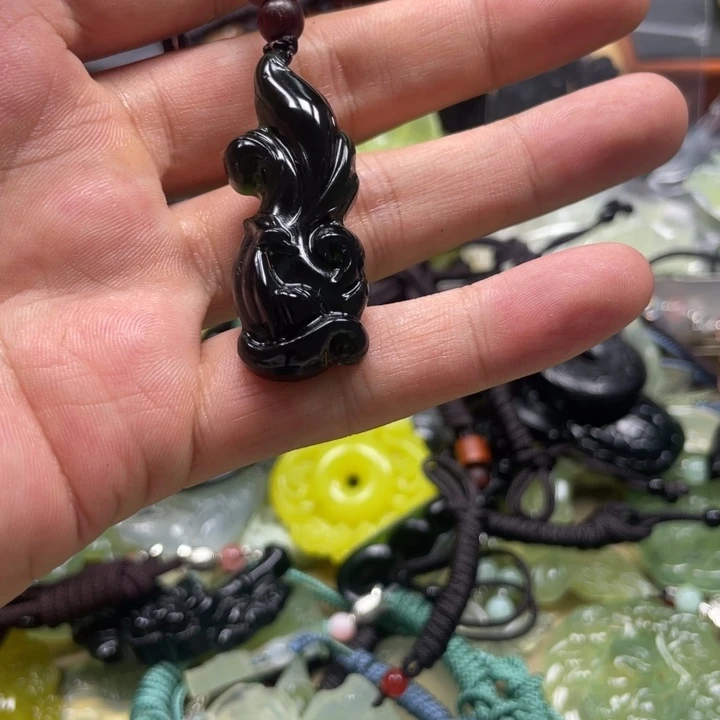 什***啊蛇纹石玉合金颈饰