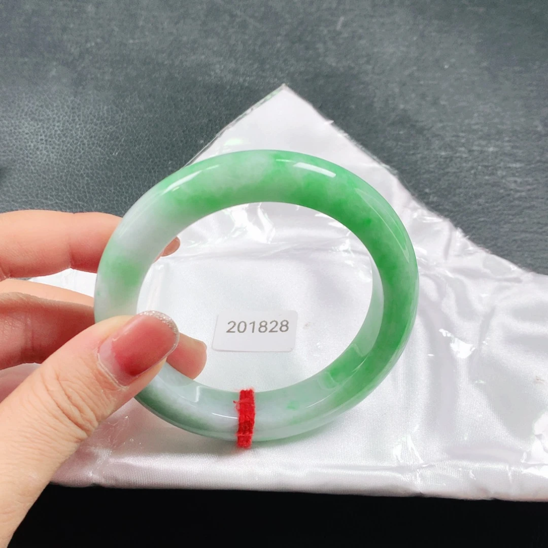 翡翠未镶嵌手镯03