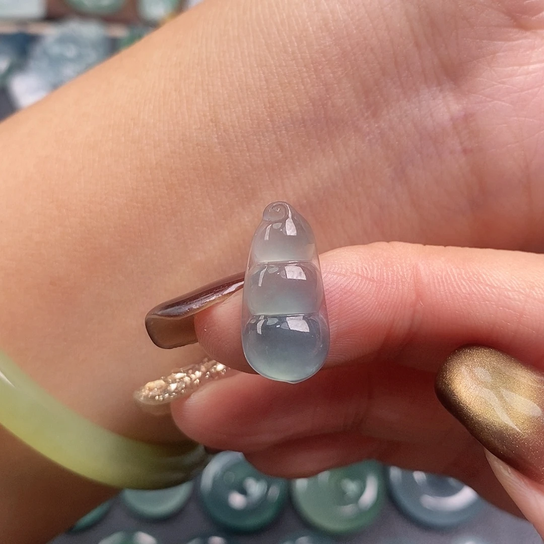 翡翠未镶嵌颈饰豆子