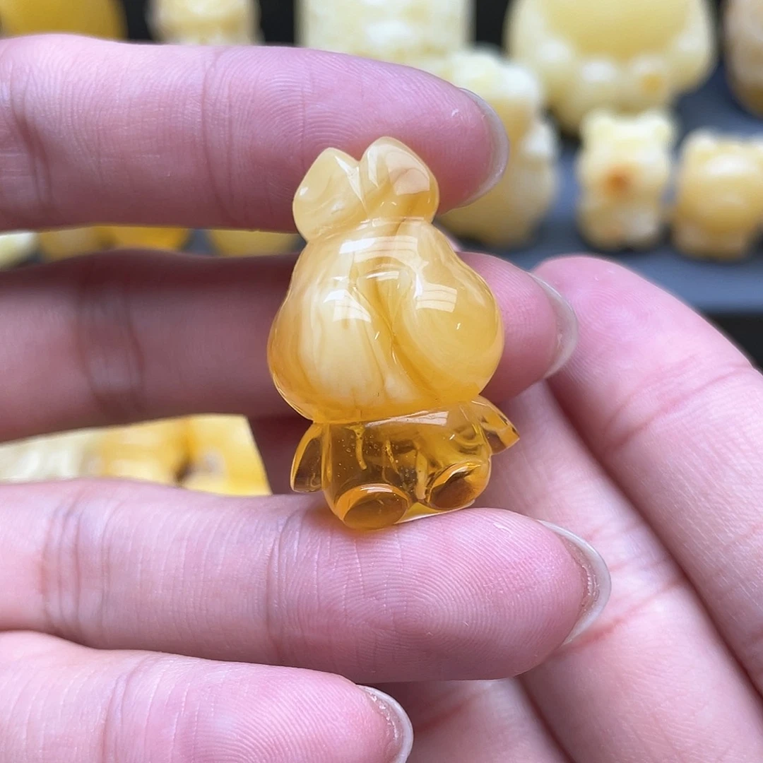 琥珀裸石未镶嵌大*柒蜜蜡