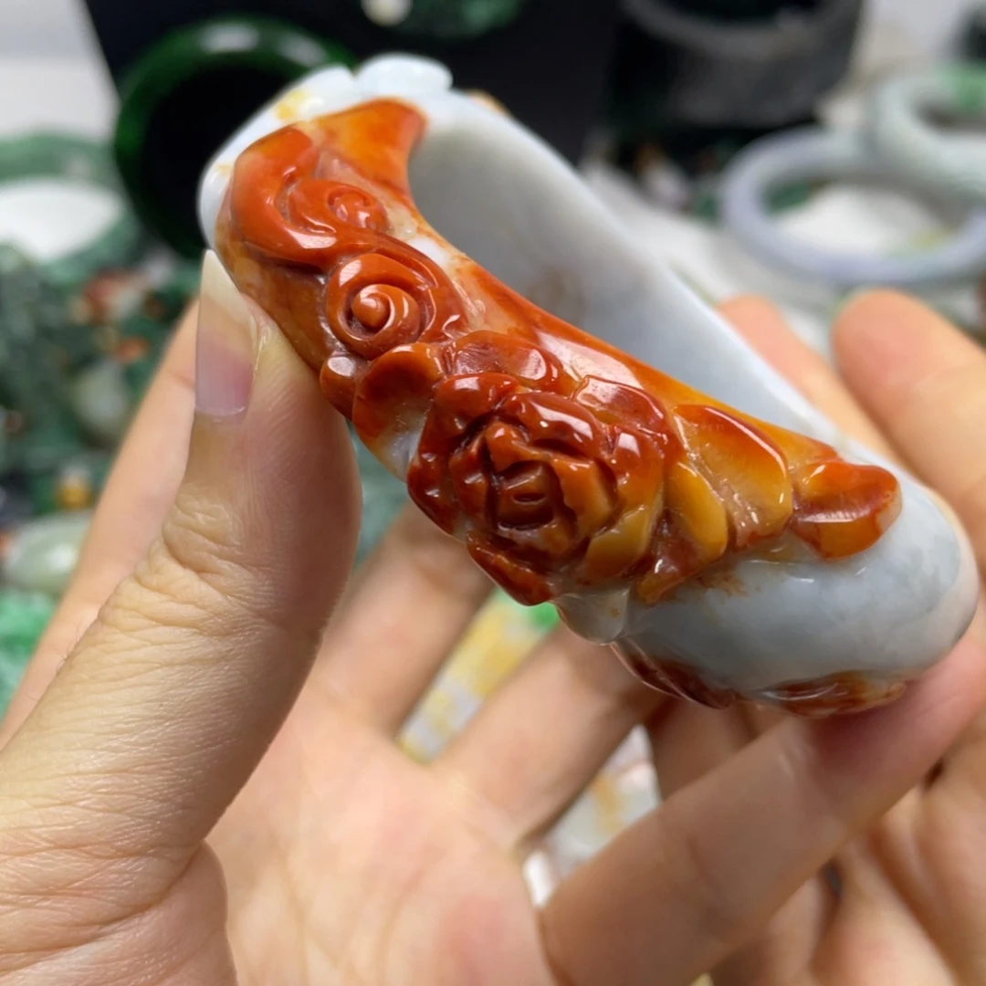 古***兮颈饰未镶嵌翡翠牌子
