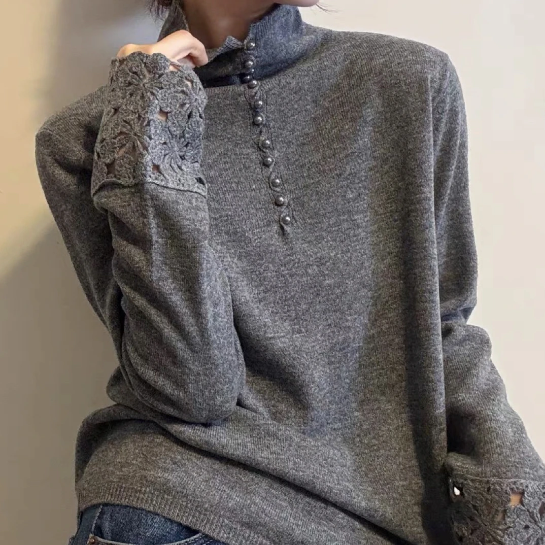 2025冬季韩版时尚气质立领珍珠排扣打底衫袖口镂空钩花简约针织衫