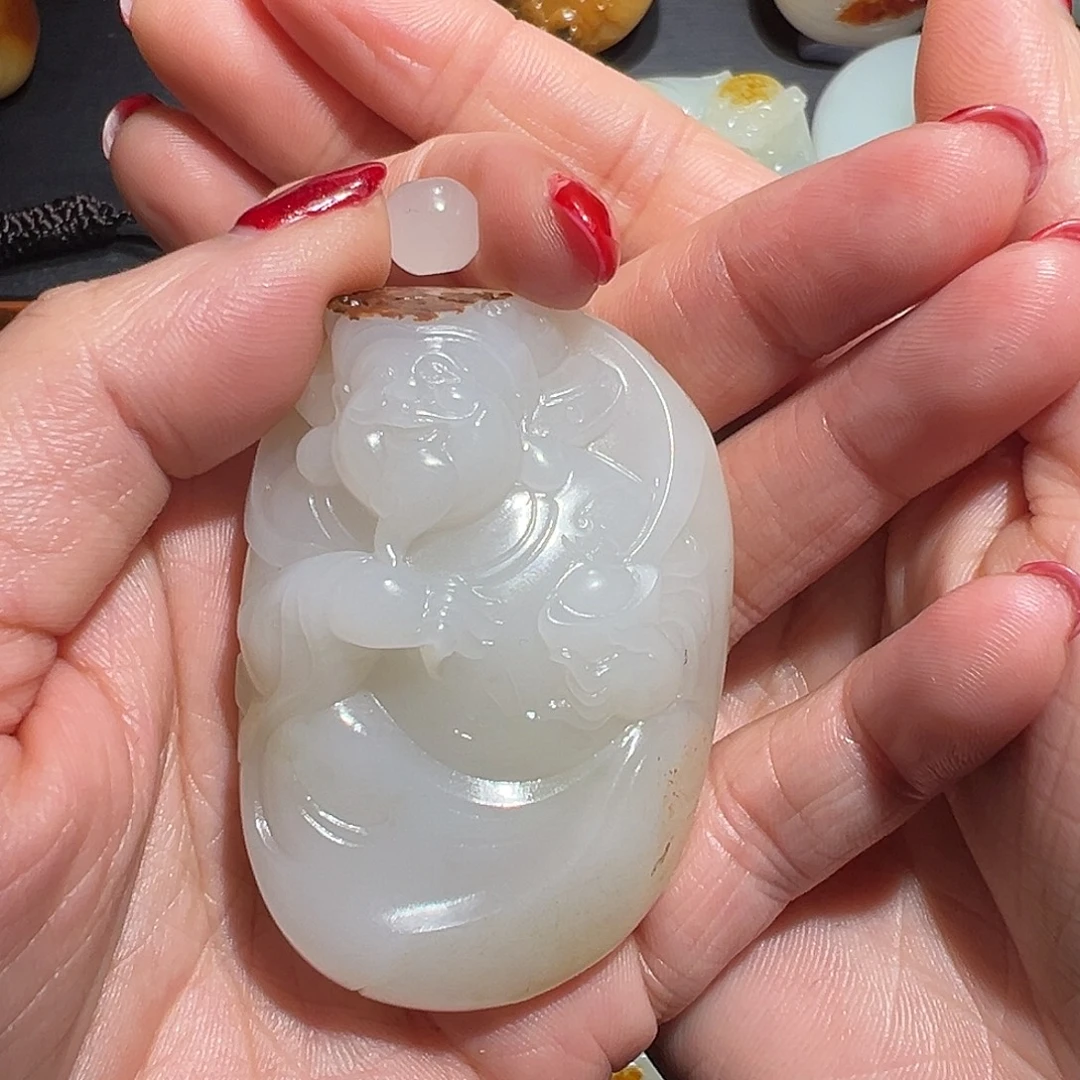 ****儿和田玉未镶嵌颈饰