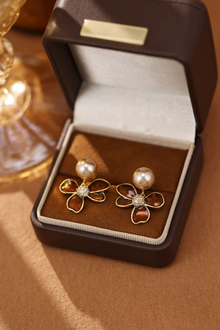 珐珢摩卡蝴蝶花咖色珠高级感耳钉气质百搭简约耳饰156