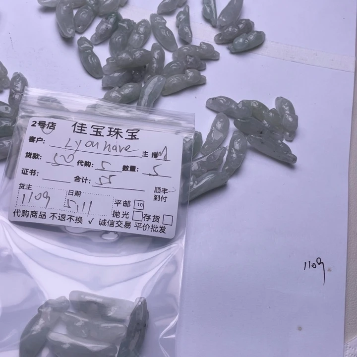 翡翠未镶嵌颈饰L****e趴趴猫