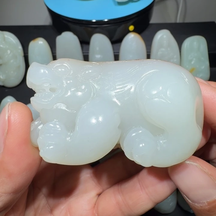 颈饰未镶嵌和田玉鲤***?