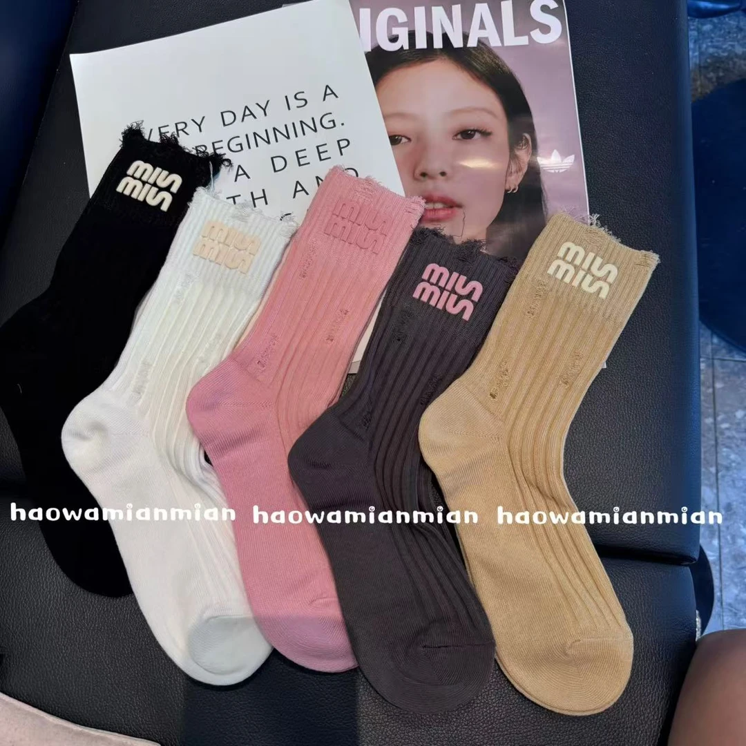 2025新款袜子欧货轻奢立体ins潮袜字母破洞棉袜双针坑条中筒袜