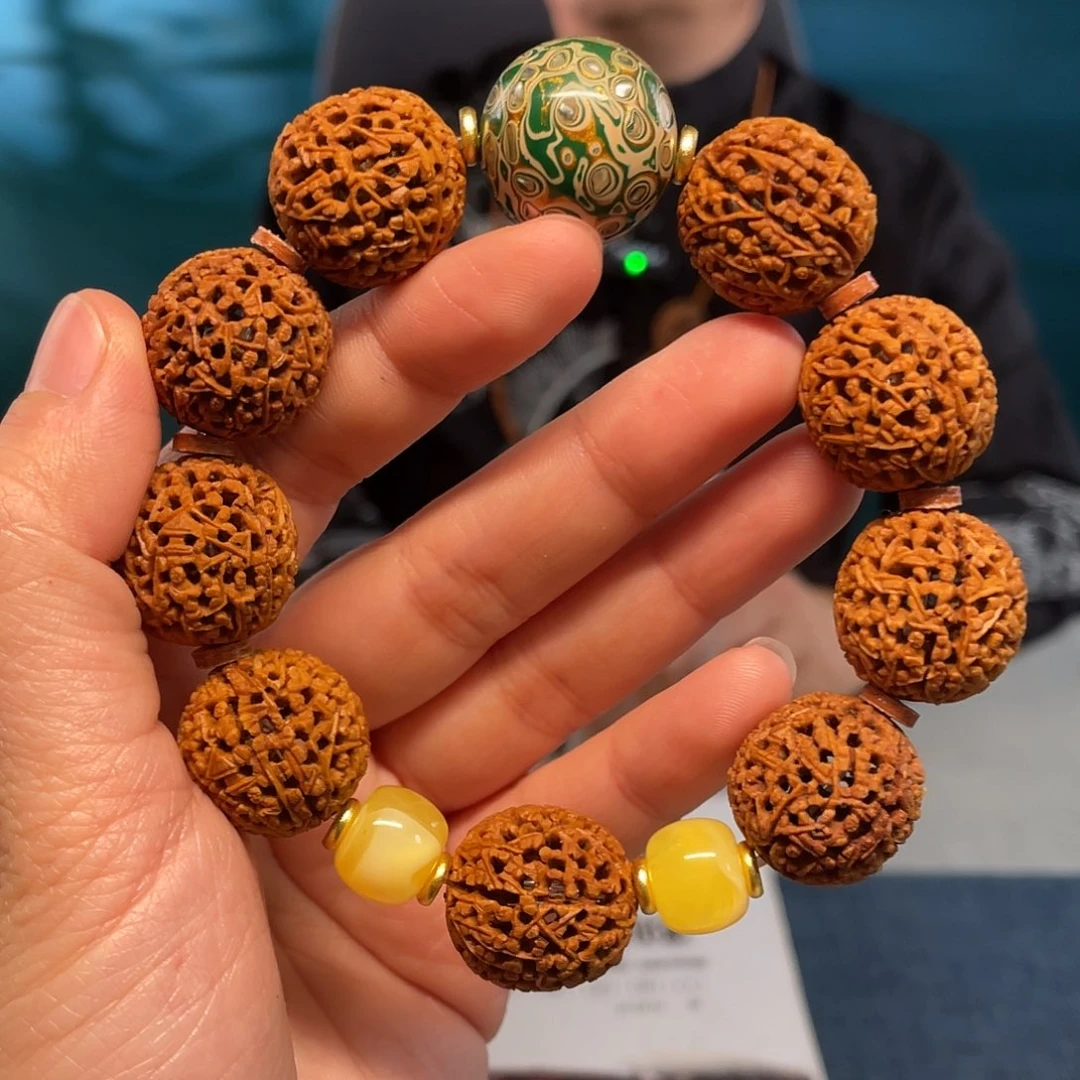 桃核雕刻细密工核雕作品