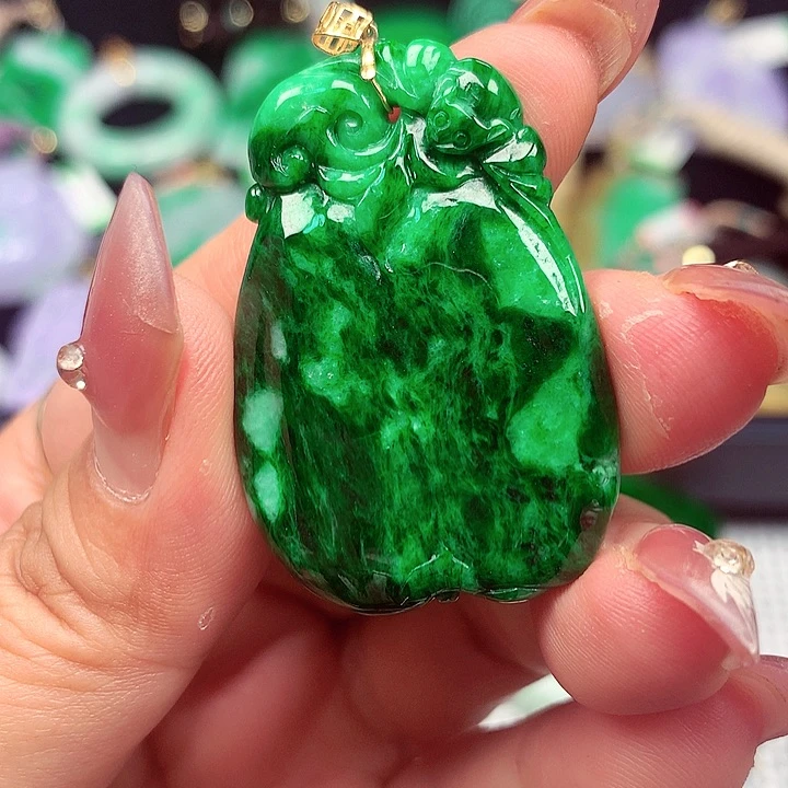 翡翠18K金镶嵌颈饰翡翠