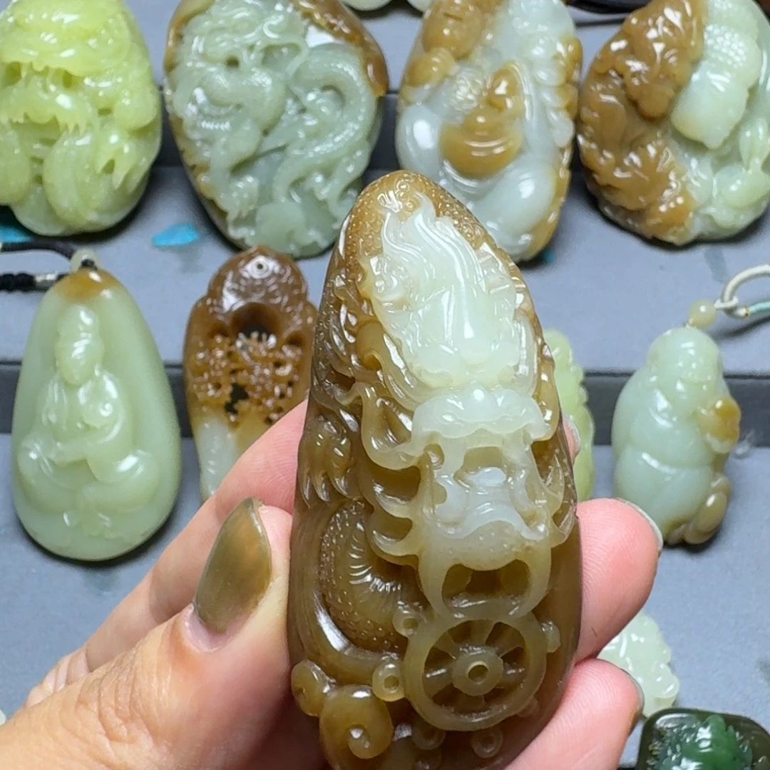 晋***部颈饰未镶嵌和田玉