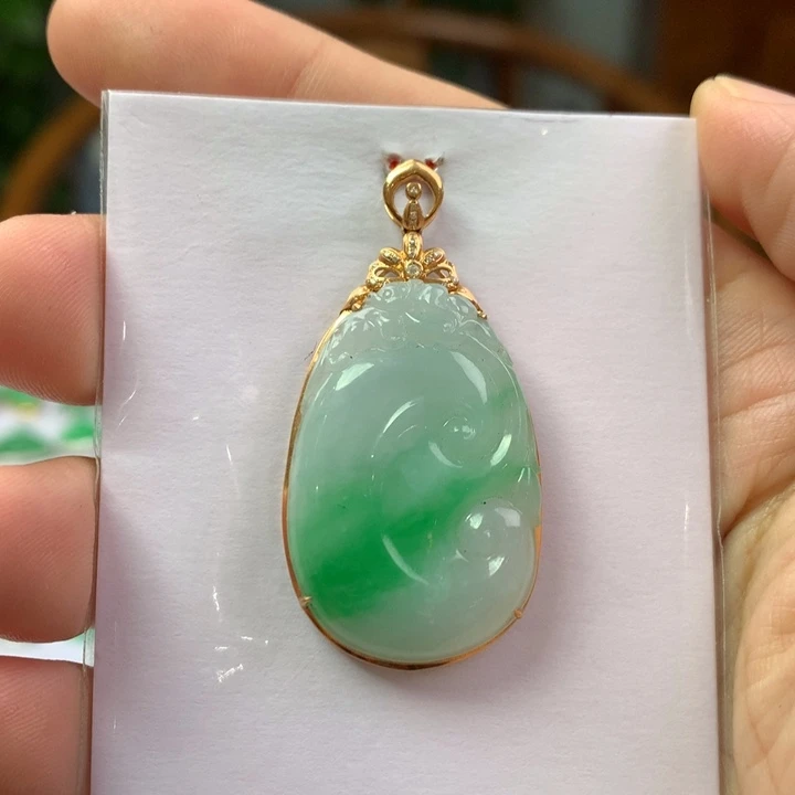 翡翠18K金镶嵌颈饰翡翠吊坠
