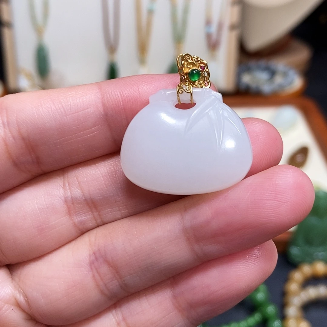 和田玉18K金镶嵌颈饰