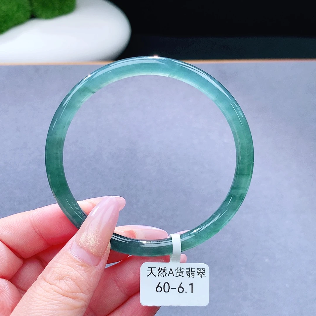 未镶嵌手镯（圆镯）翡翠