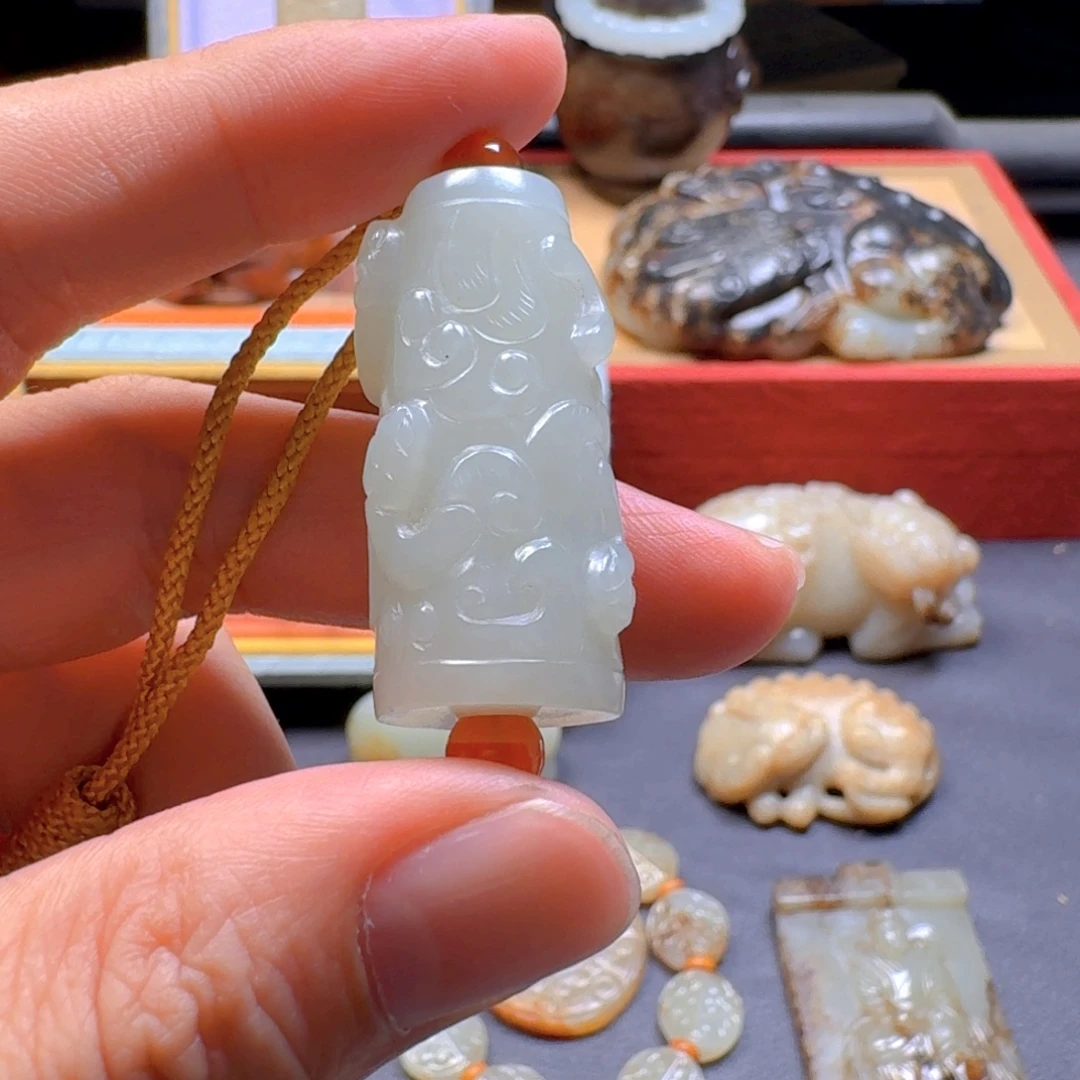 用***y和田玉未镶嵌车挂