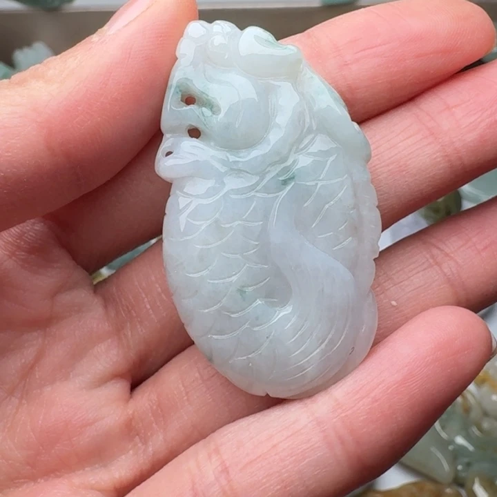 翡翠未镶嵌颈饰龙鱼