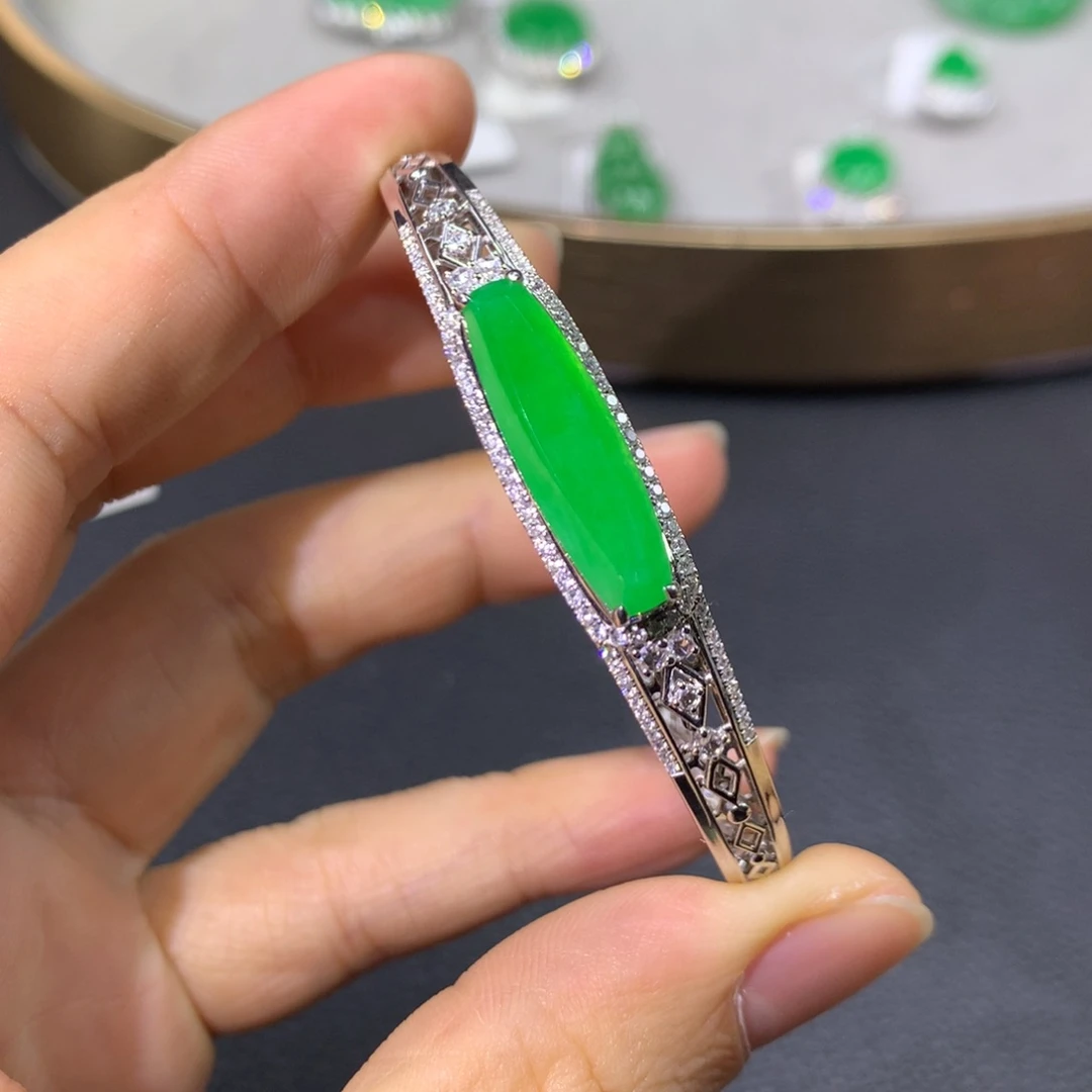 翡翠手镯18K金镶嵌翡翠