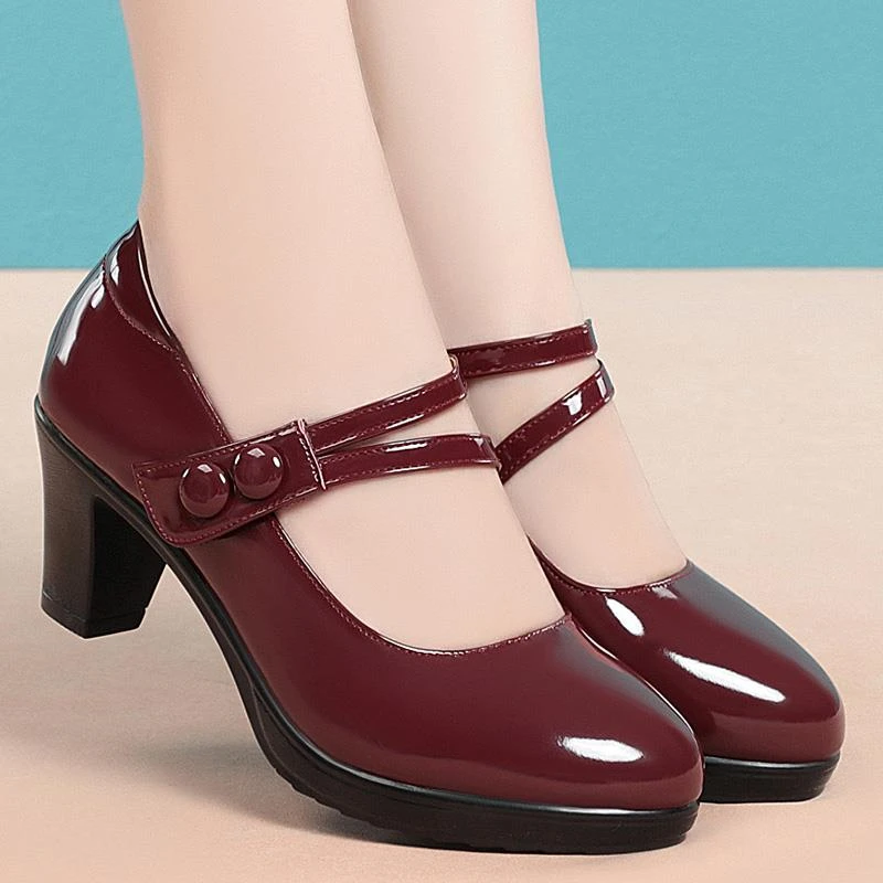 妈妈鞋子单鞋高跟真皮春秋女鞋子休闲百搭中年女士一字扣红色皮鞋