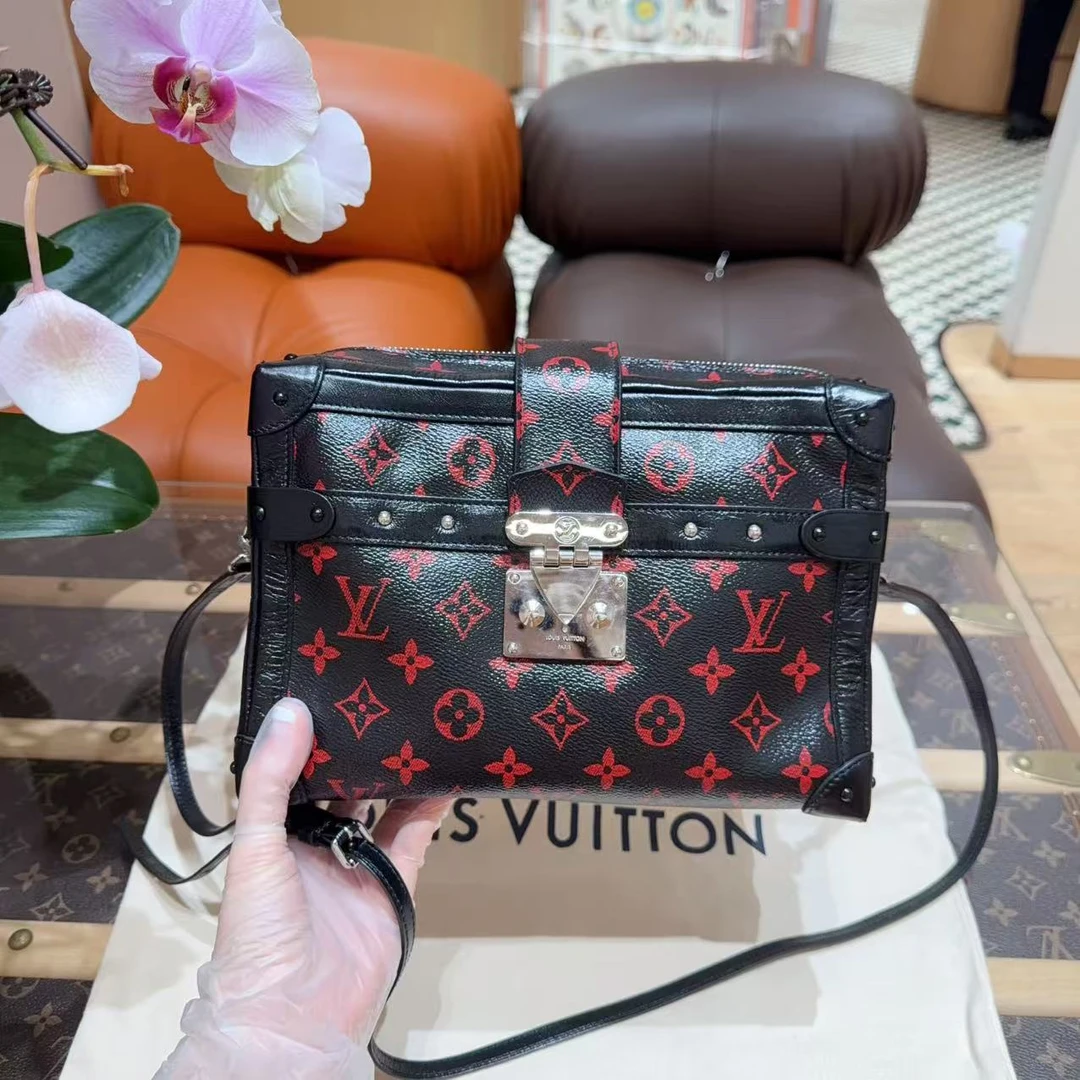 95新 LouisVuitton/路易威登 Soft trunk红色字母老花拼黑软盒子