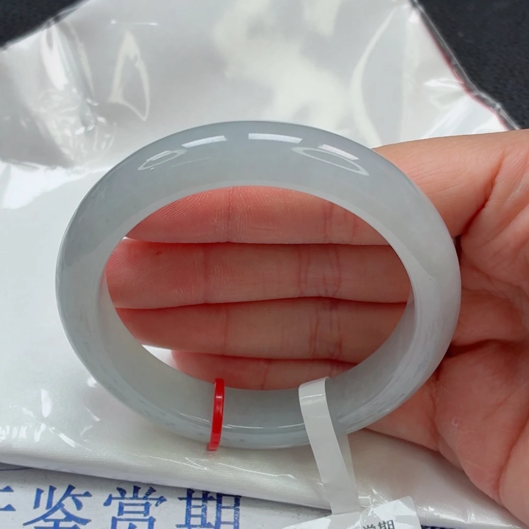 翡翠手镯未镶嵌54圈