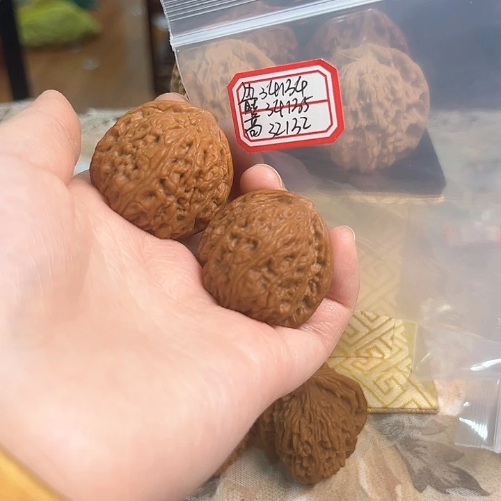 文玩核桃把件密纹狮子头