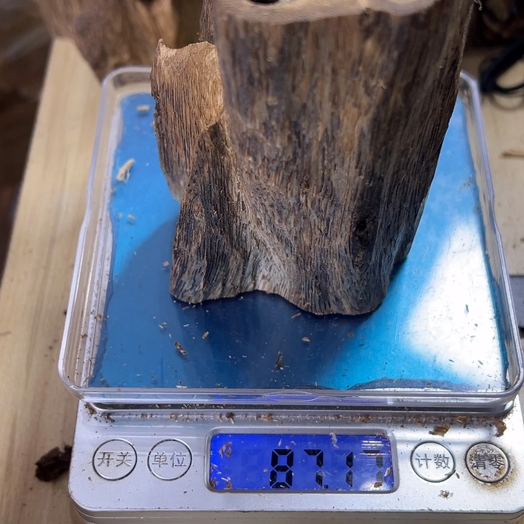 香料绿奇楠虫漏87克蓝宝石