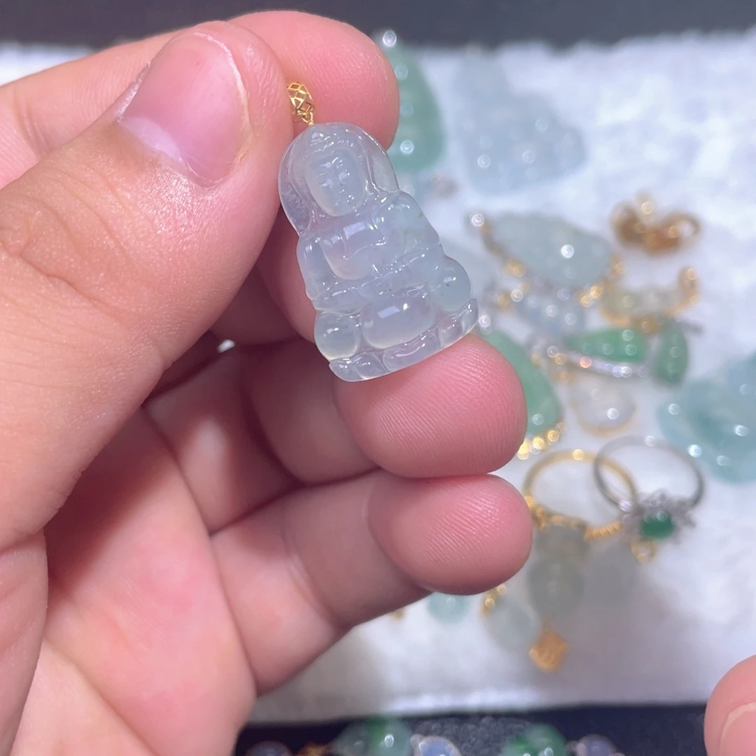 颈饰18K金镶嵌翡翠