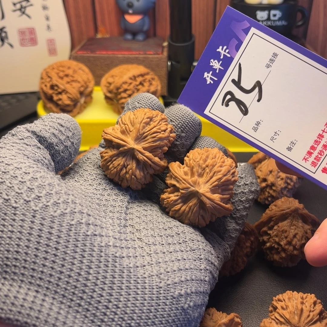 文玩核桃吊坠白狮子半壁