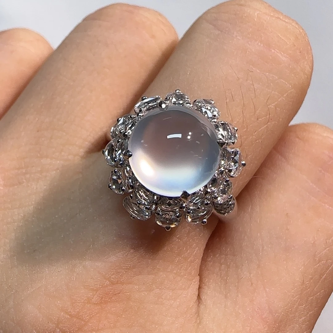 翡翠18K金镶嵌戒指蛋面