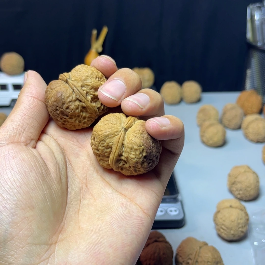 小***花吊坠桃核红火云铁元宝2号~37mm有彩