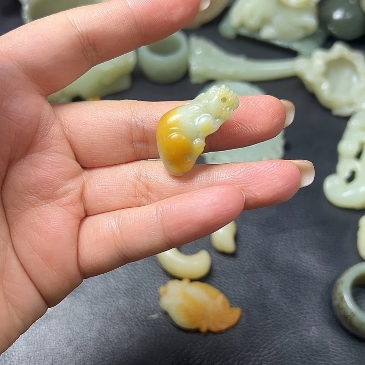 和田玉（子料）未镶嵌颈饰